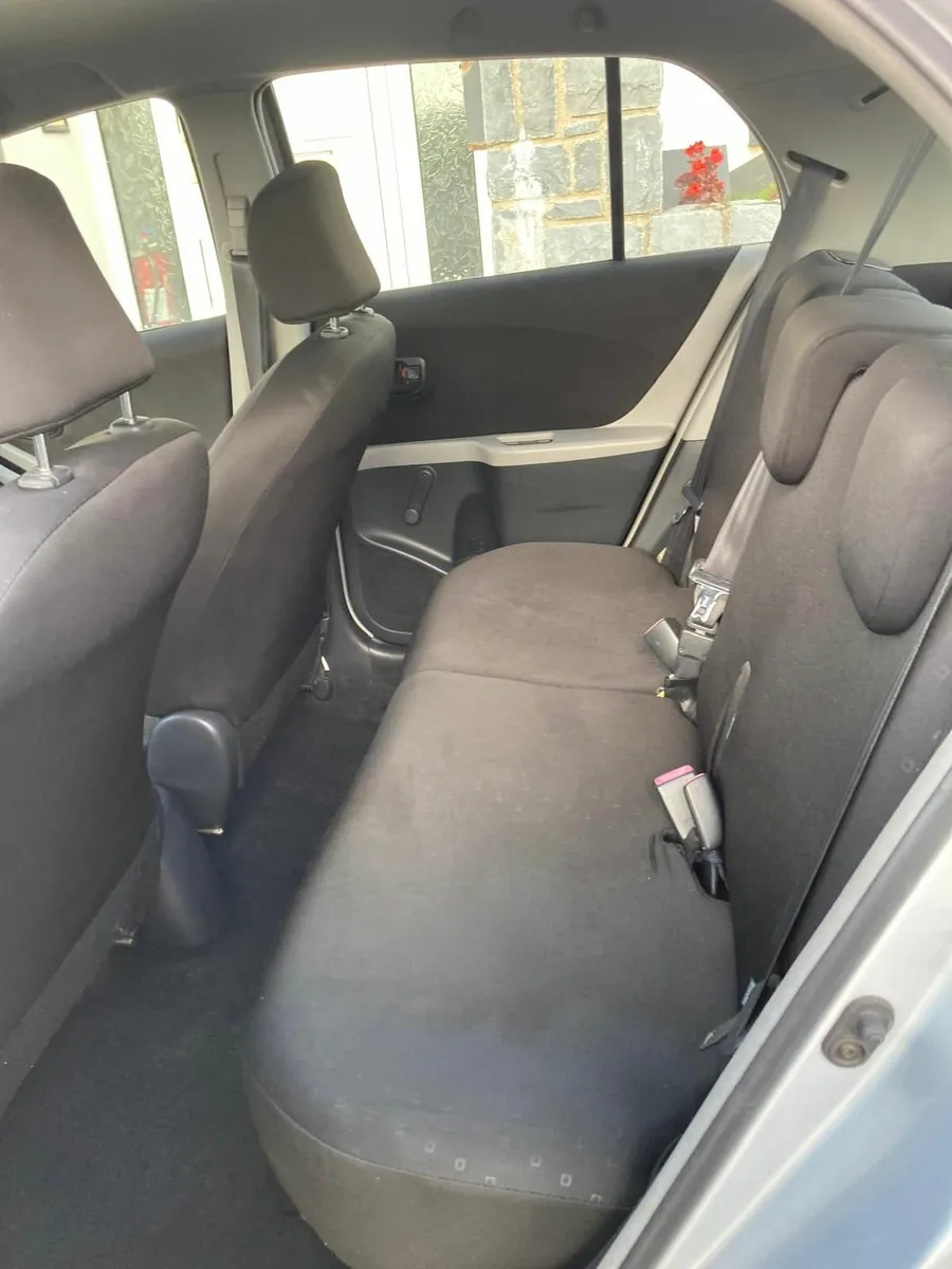 Toyota Yaris 2006 - Image 2