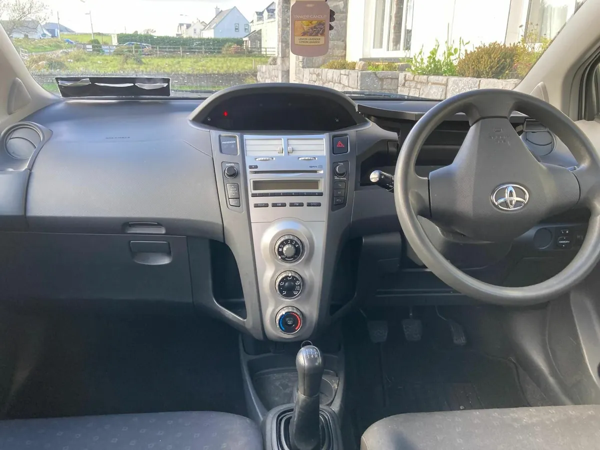 Toyota Yaris 2006 - Image 3