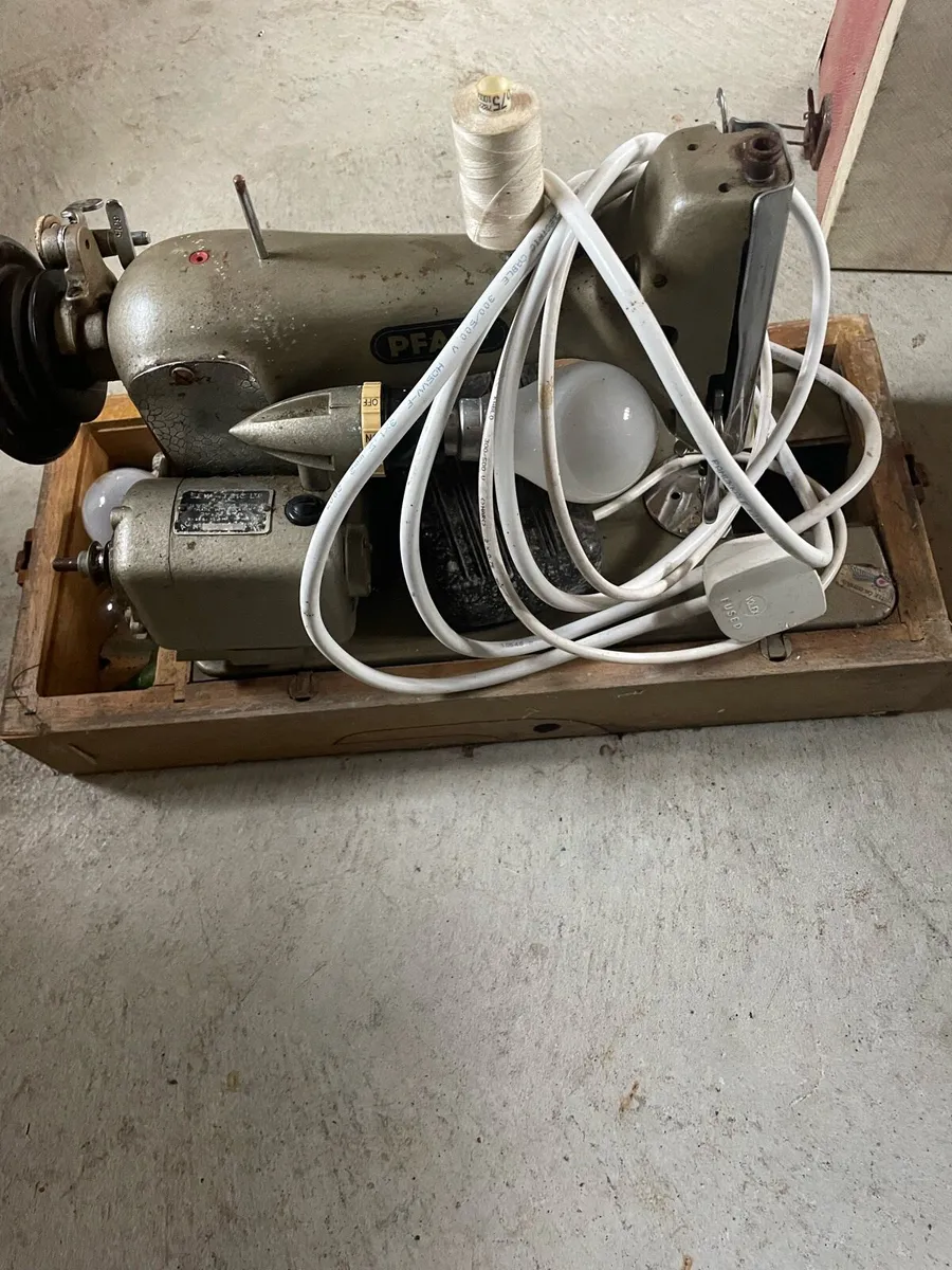 PFAFF Sewing Machine - Image 3