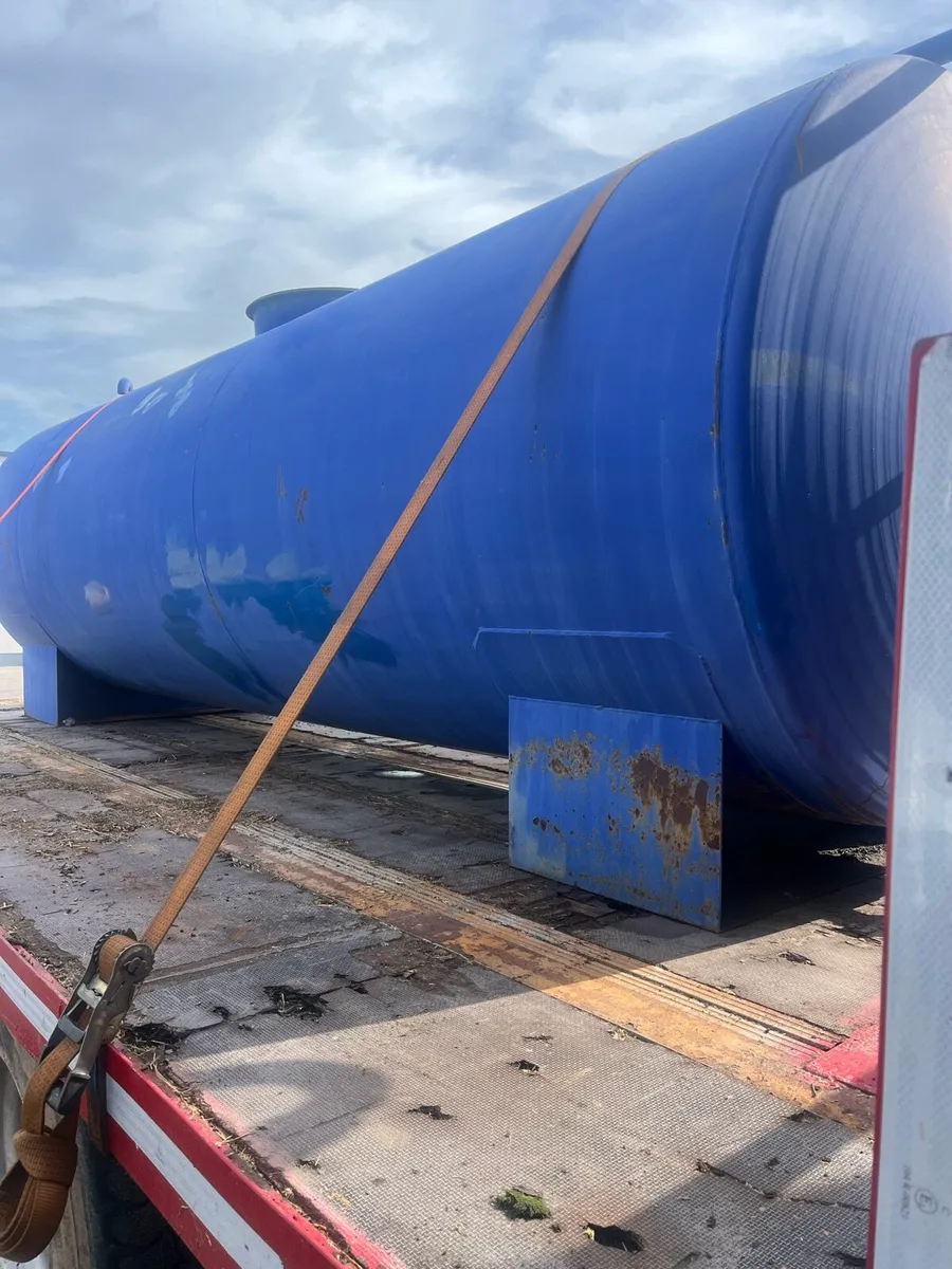 9000 Litre Metal Oil Tank - Image 1