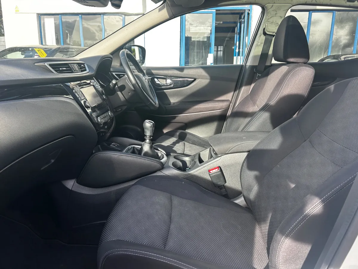 2016 NISSAN QASHQAI 1.2 PETROL PAN ROOF LOW KMS - Image 4