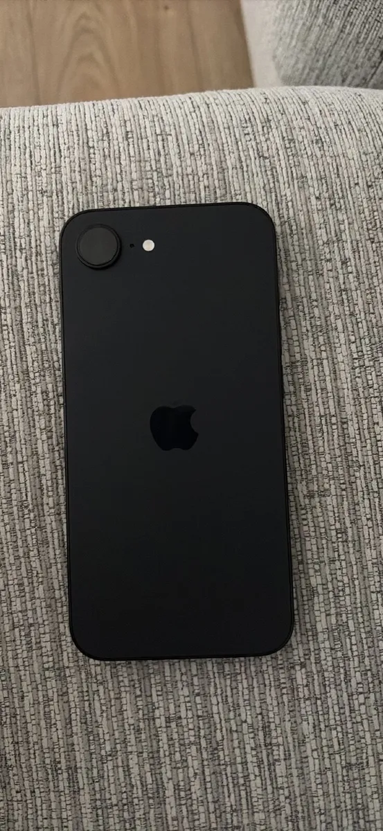 iPhone 16E - Image 1