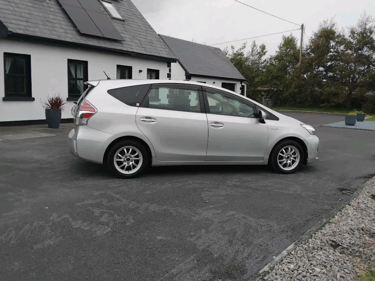 Toyota Prius Alpha  2016  11500€ - Image 2