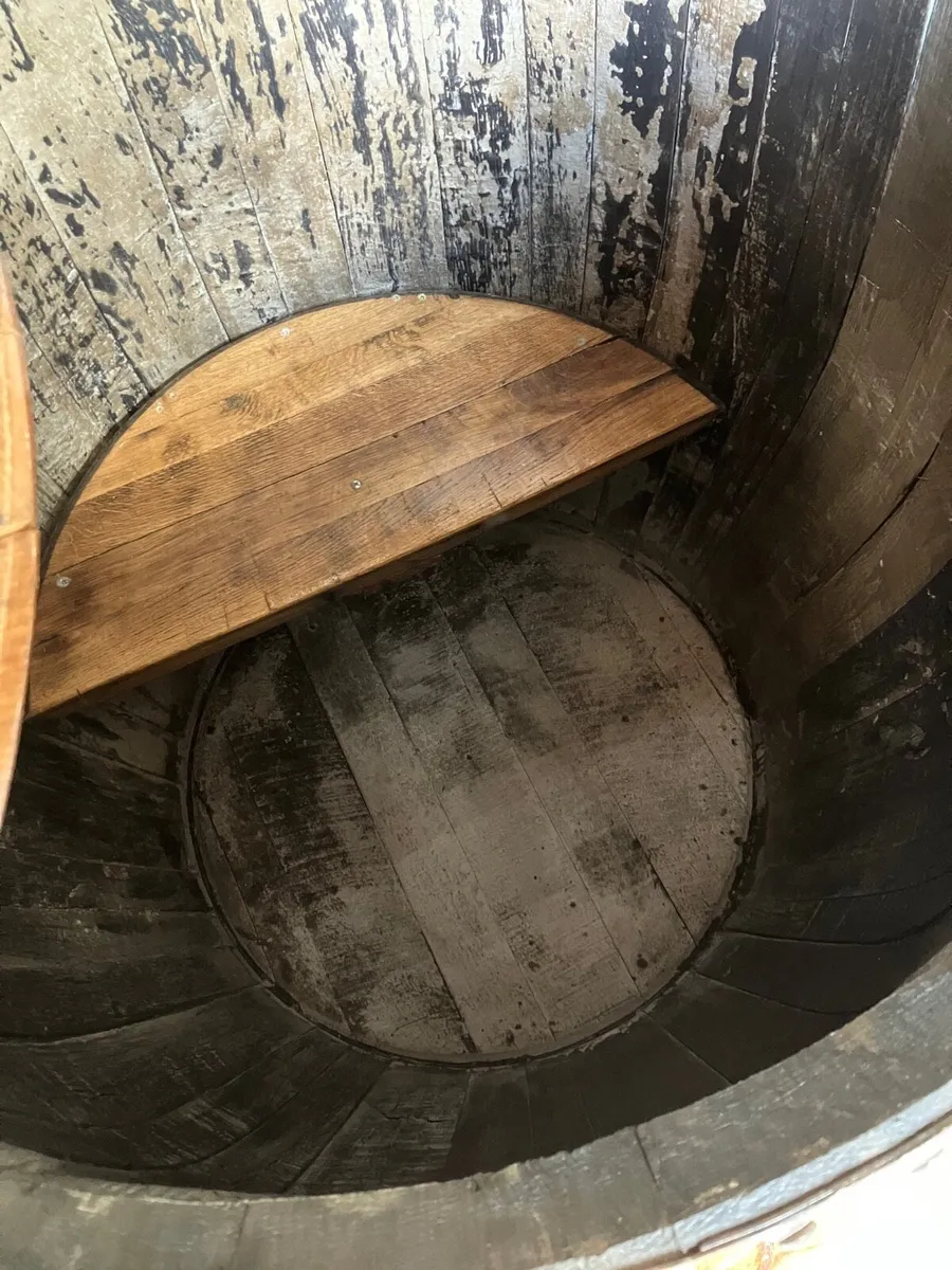 Ice bath whiskey barrel - Image 4