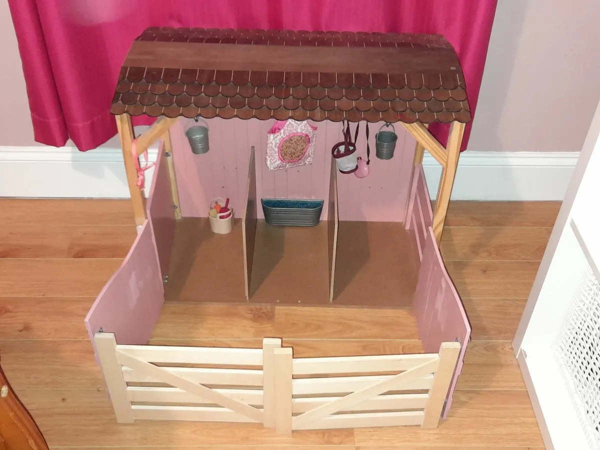 Generation doll,stables and accessories - Image 2