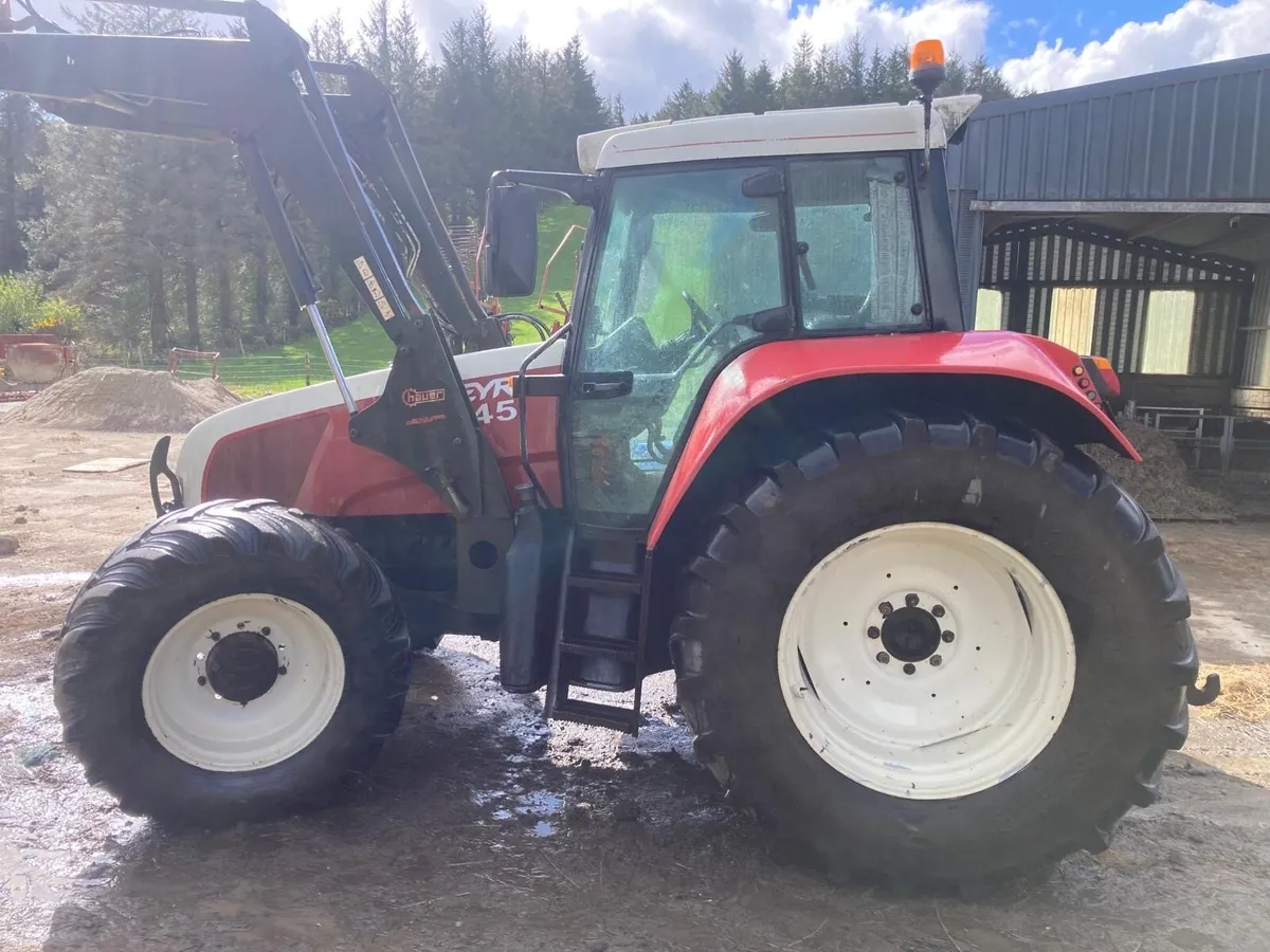 Steyr 9145 with loader - Image 2