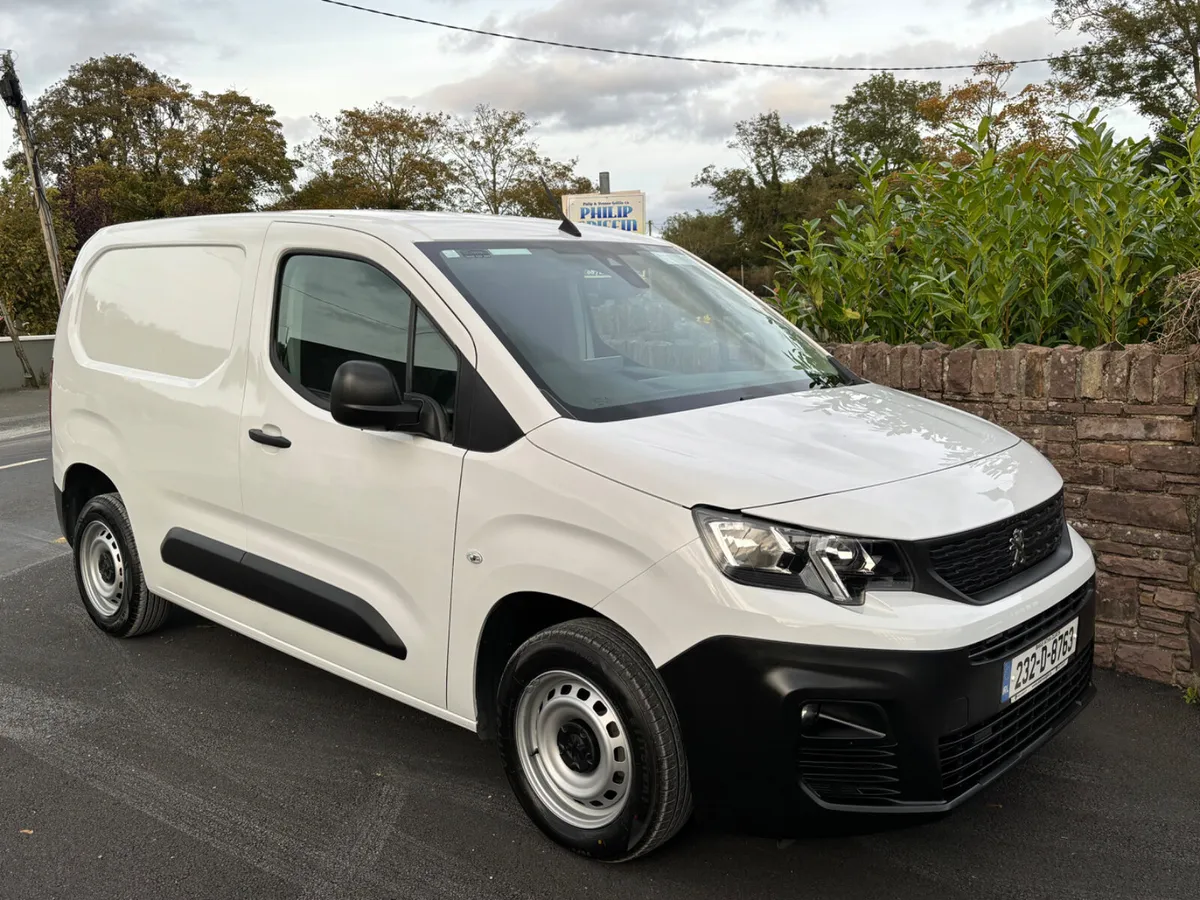 Peugeot Partner 2023 Professional plus one owner - Image 4