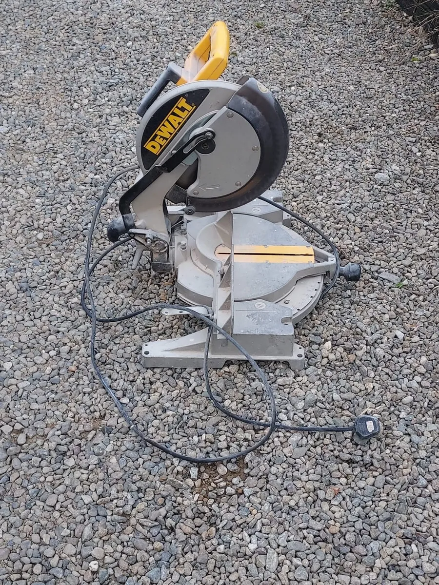 Dewalt saw