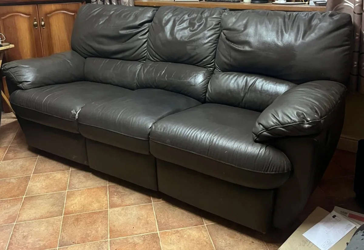 COUCH - Image 1