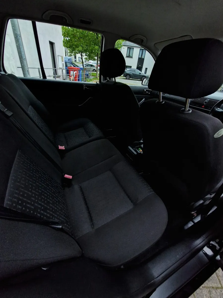 Volkswagen Golf 2003 - Image 2