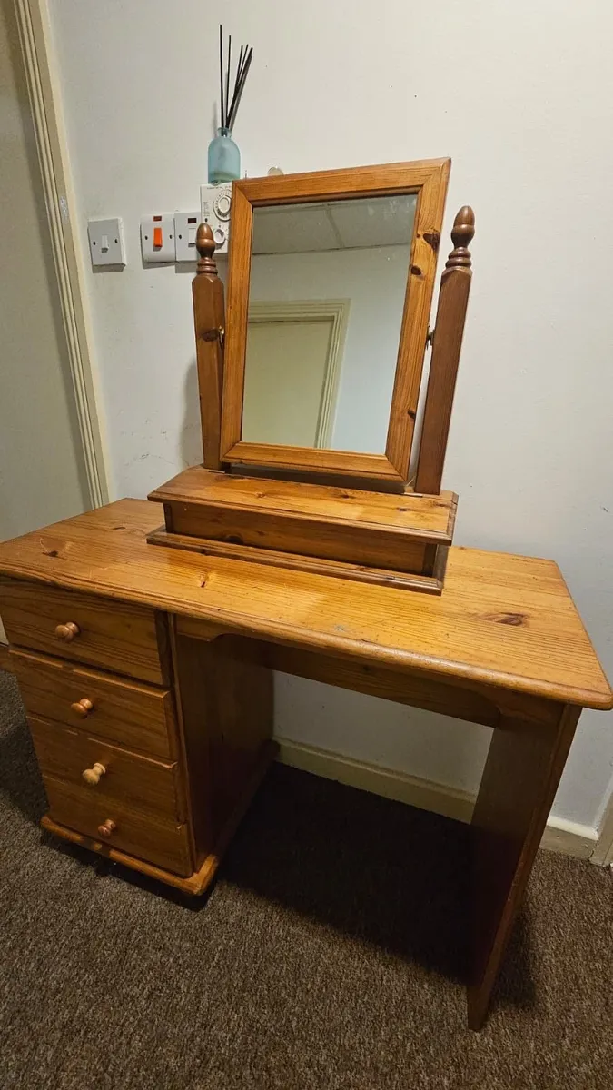 Makeup table with mirror - Image 2