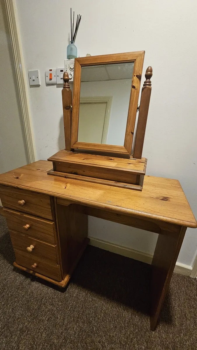 Makeup table with mirror - Image 3