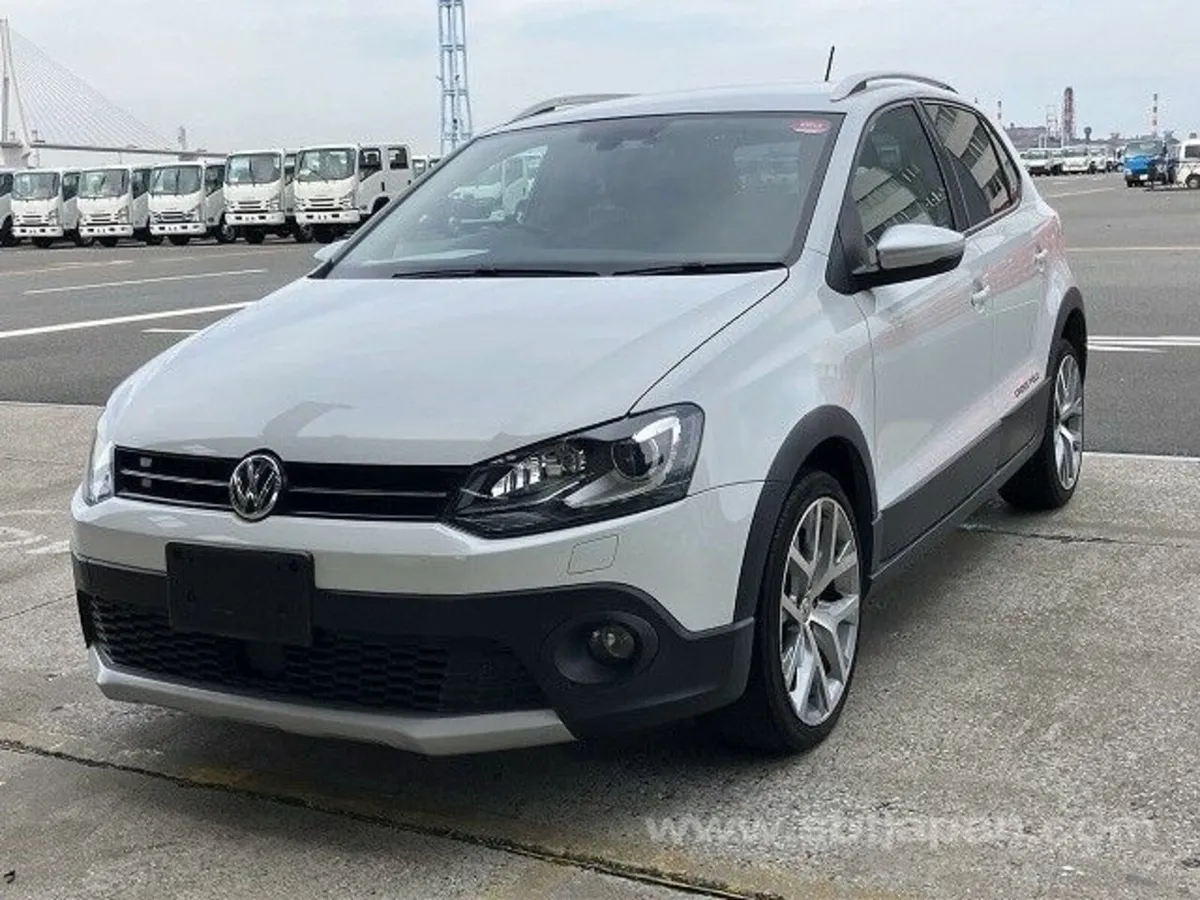 Volkswagen Cross Polo 2017 - Image 2