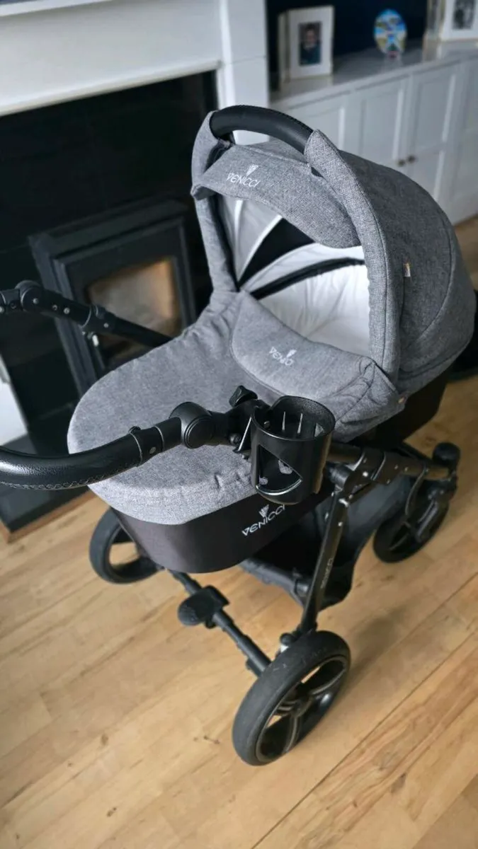 Venicci 3 in 1 travel system - Image 2