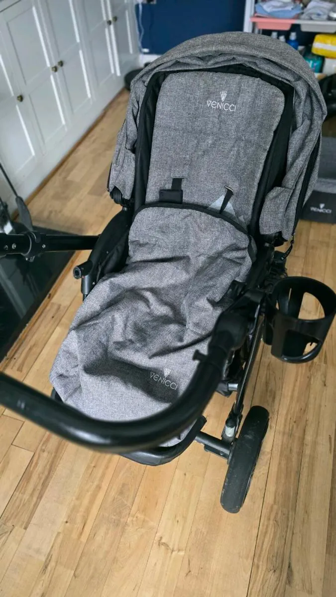 Venicci 3 in 1 travel system - Image 4