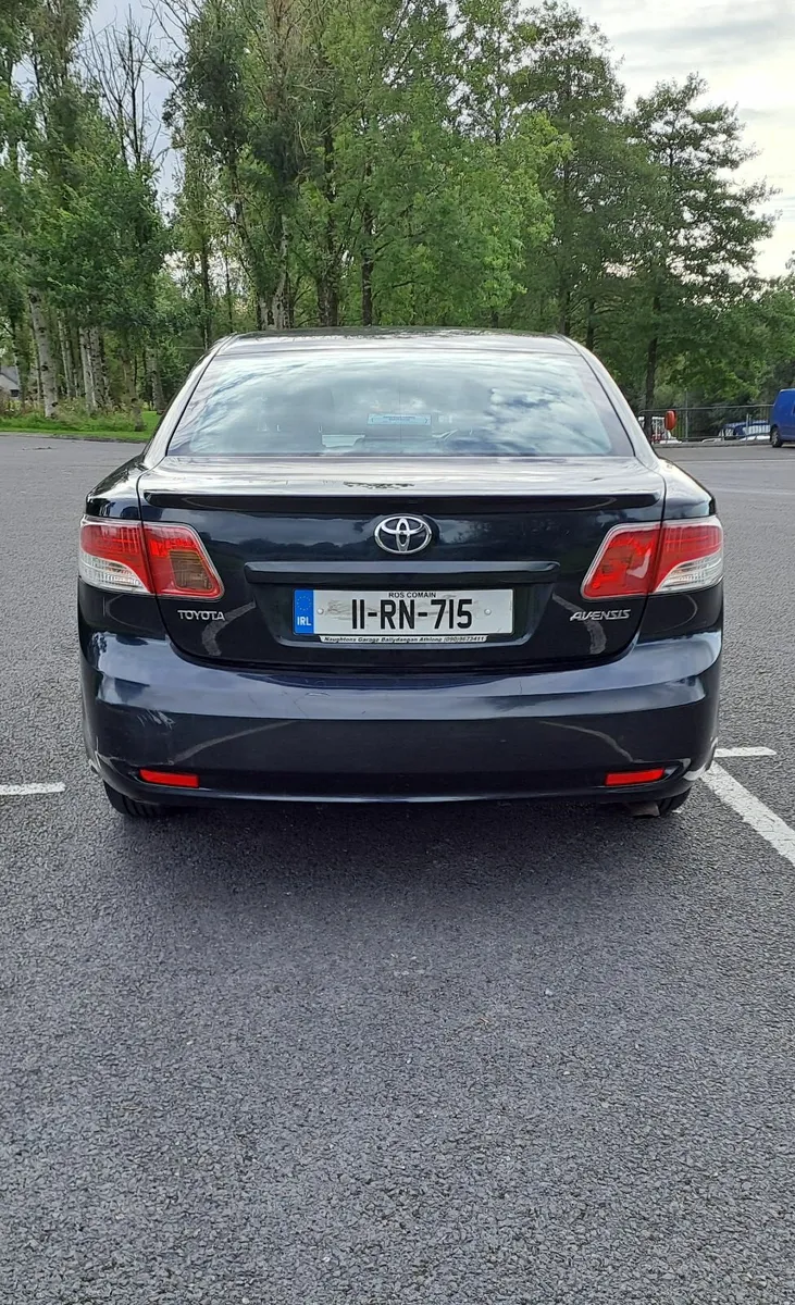 Toyota Avensis 2011 - Image 2