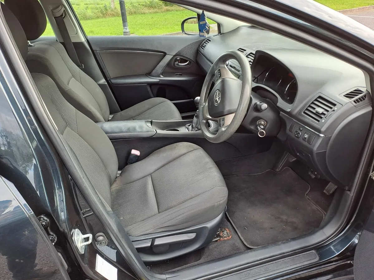 Toyota Avensis 2011 - Image 3