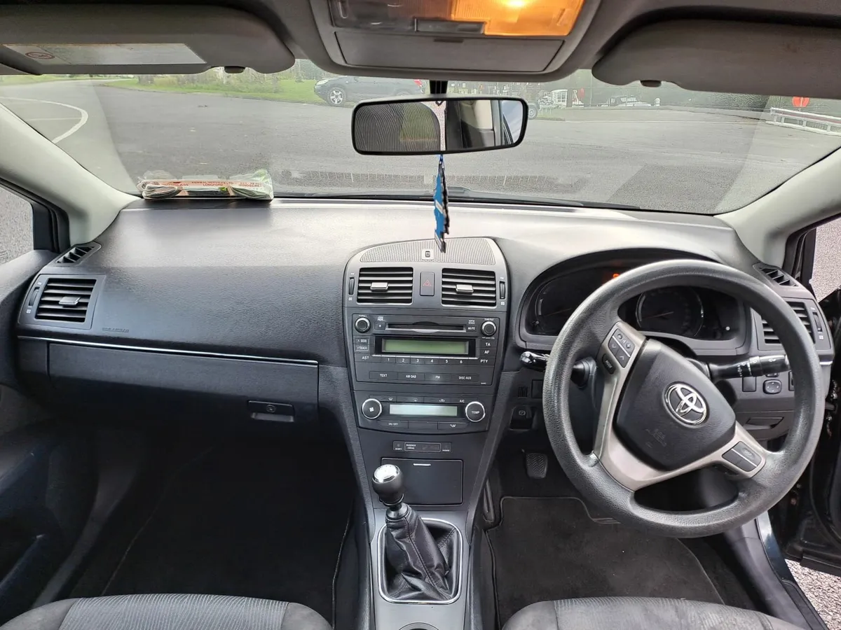 Toyota Avensis 2011 - Image 4