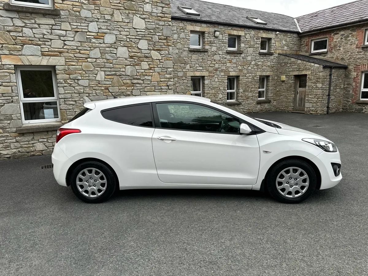 2014 Hyundai i30 van - Image 2