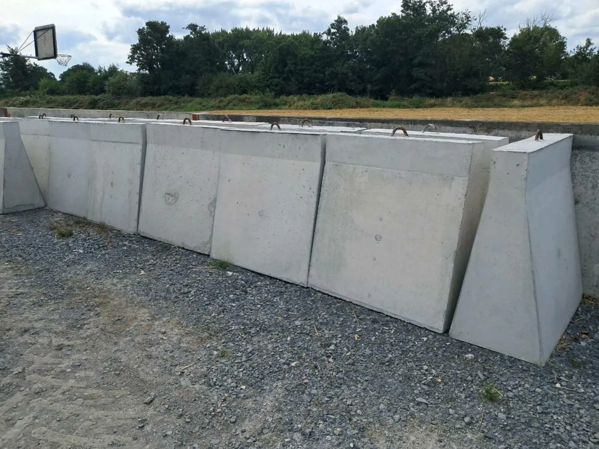 Concrete divider/retaining/A walls - Image 1