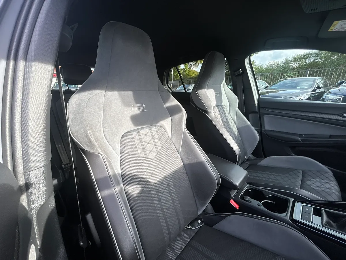 222 VW GOLF R LINE 2.0 TDI 150 AS NEW - Image 4
