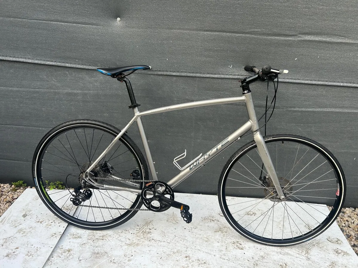 Whyte hybrid bike❗️Open 7 days ❗️ - Image 1