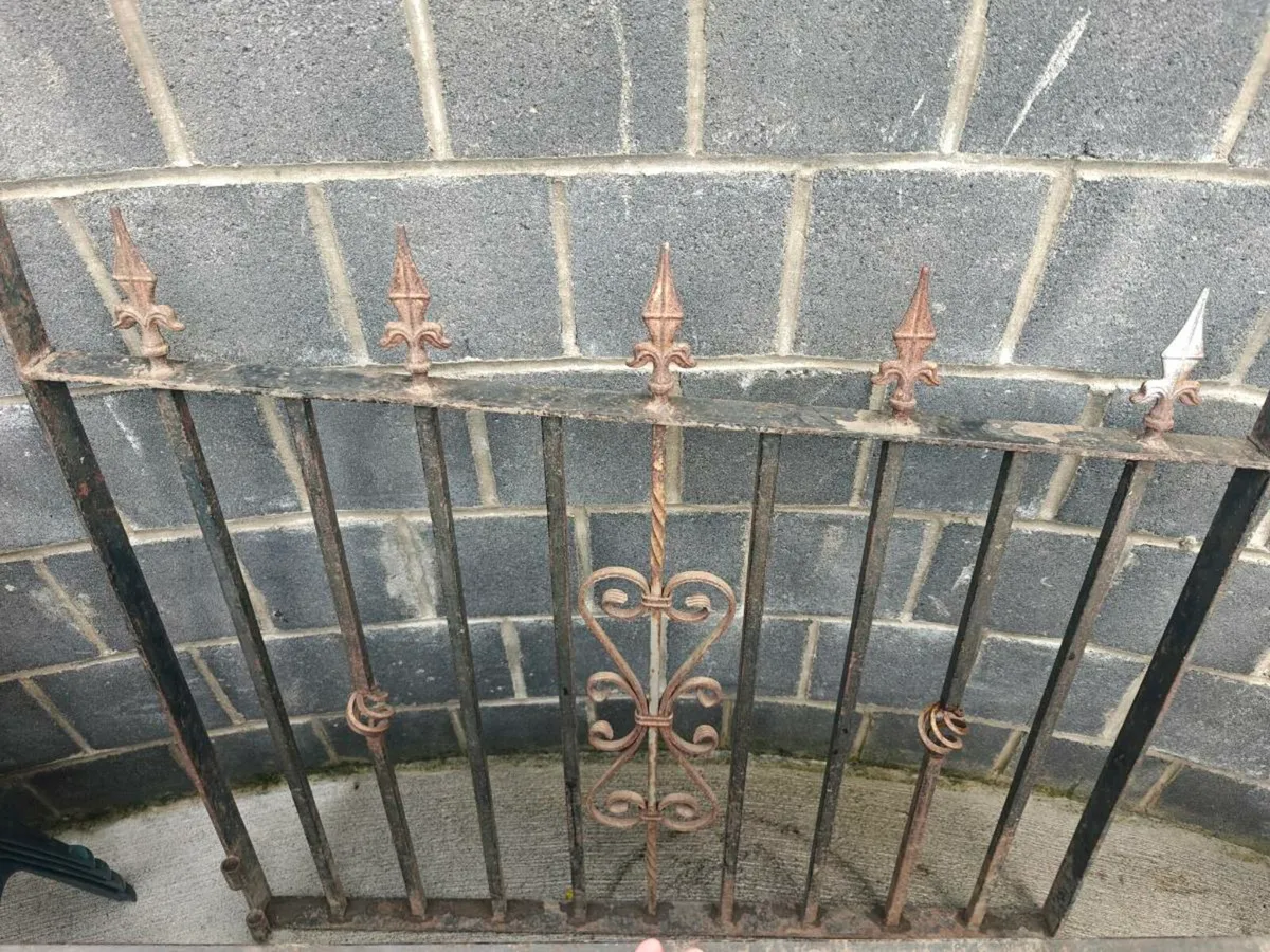 4 Iron gates - Image 2