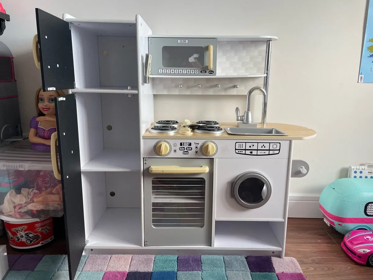 Wooden play kitchen - Image 2