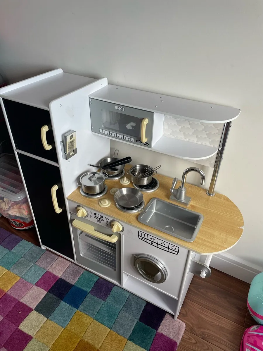 Wooden play kitchen - Image 4
