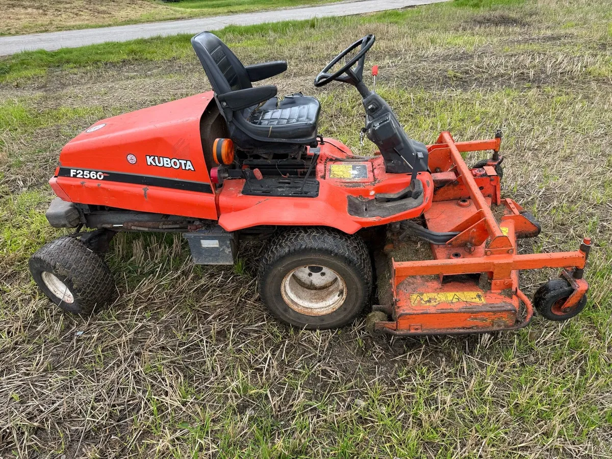 Kubota F2560 mower - Image 1