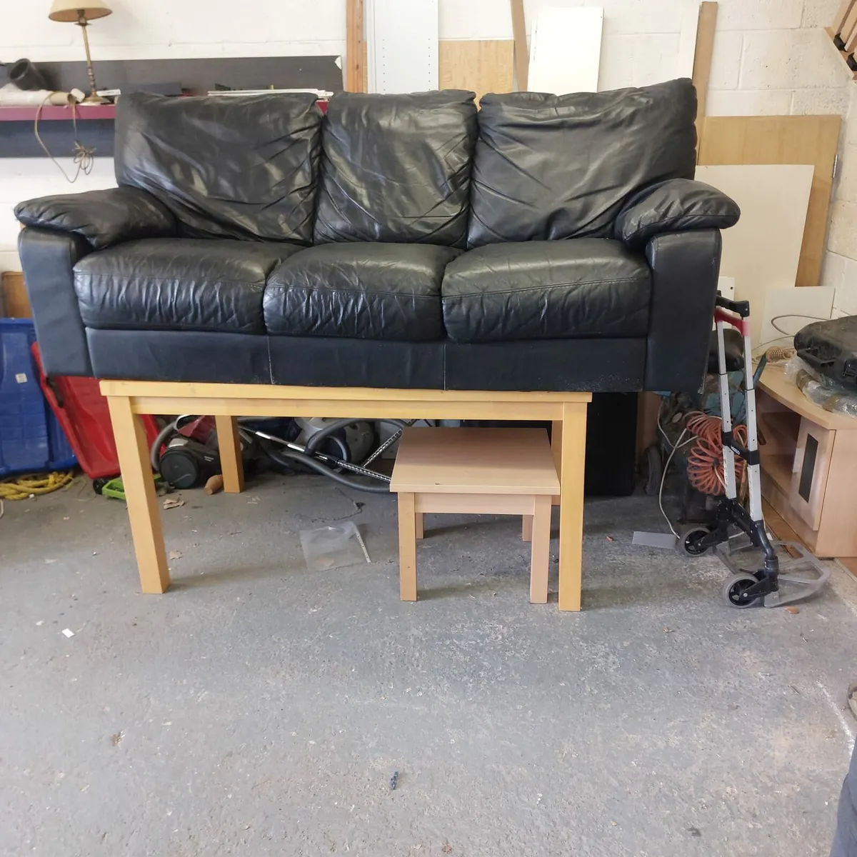 Black leather sofa - Image 1