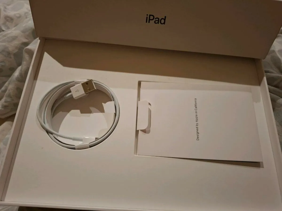 Apple iPad 7th generation - Image 1