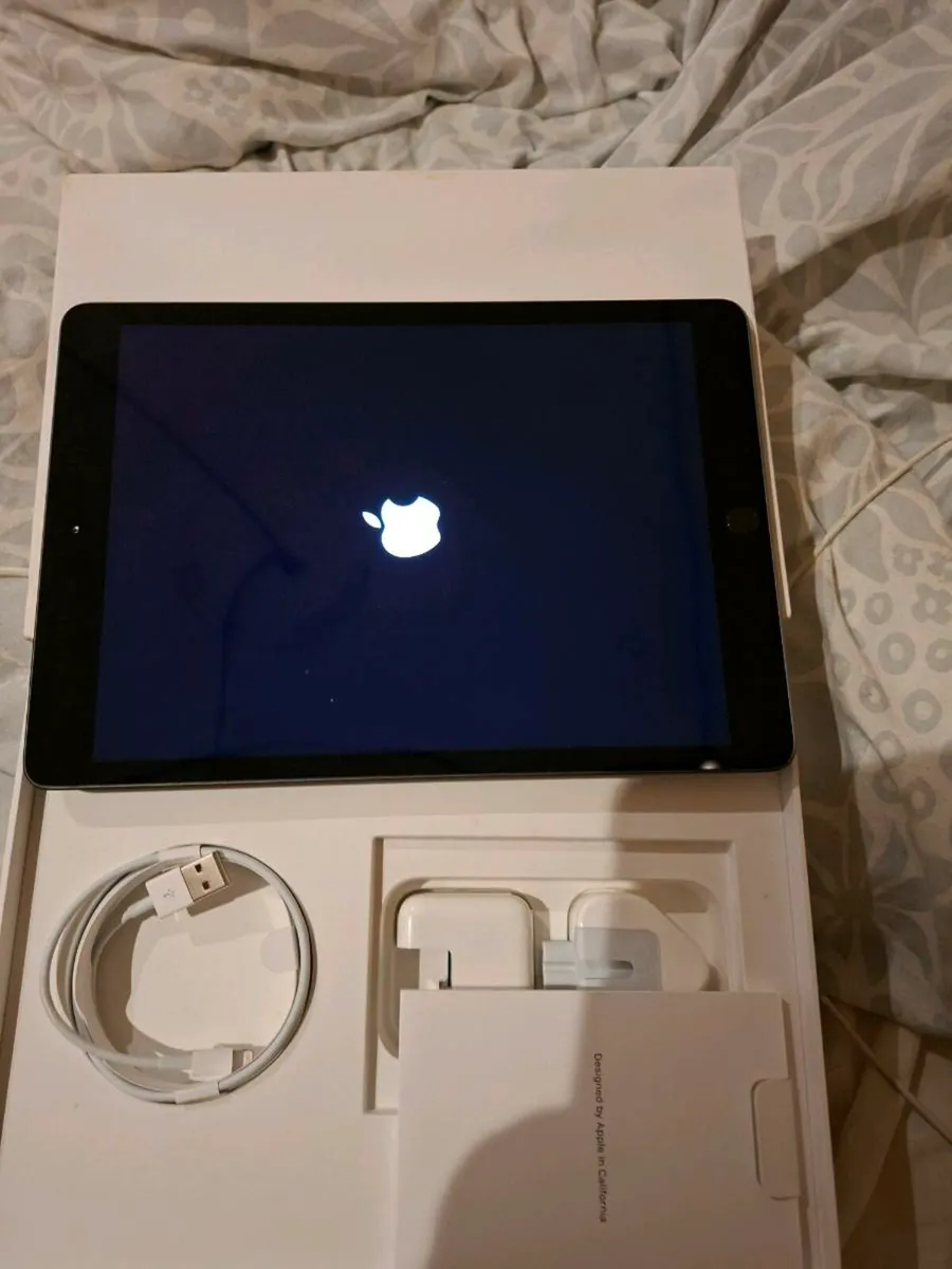 Apple iPad 7th generation - Image 2