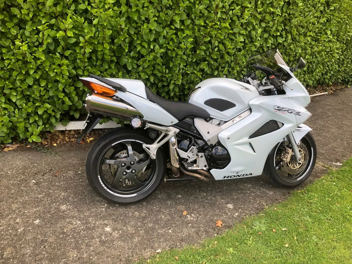 Honda vfr 800cc v-tec - Image 4