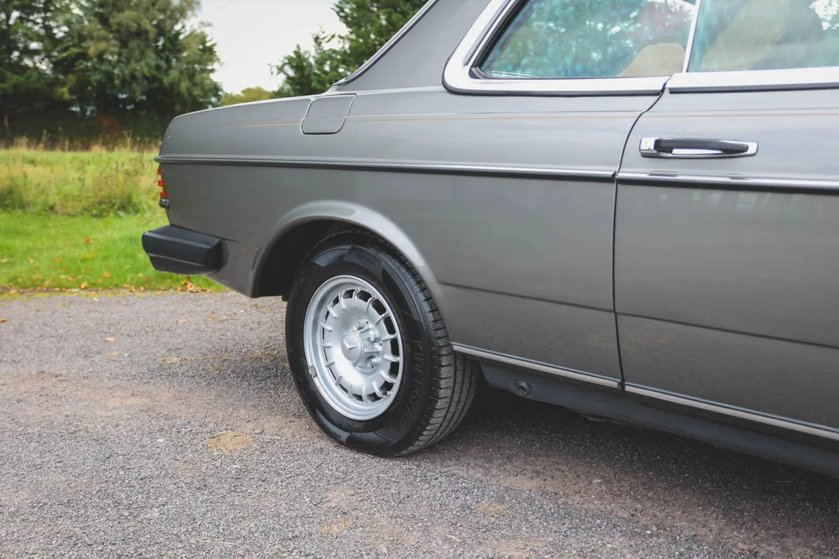 1984 Mercedes-Benz C123 300 CD - Image 3