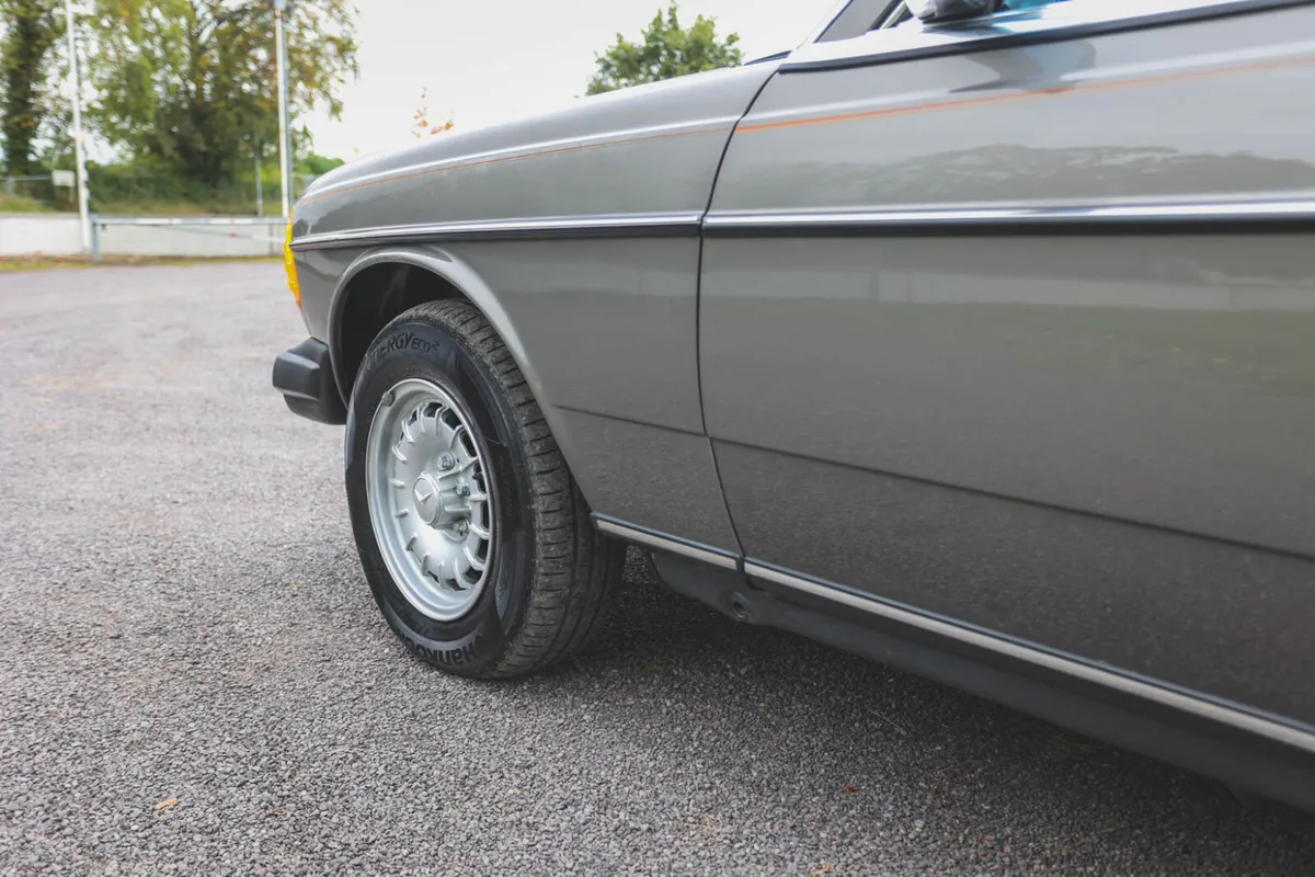 1984 Mercedes-Benz C123 300 CD - Image 4