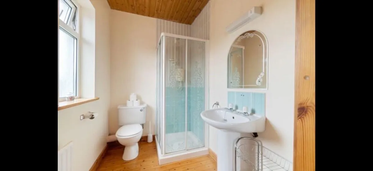 Bathroom suite