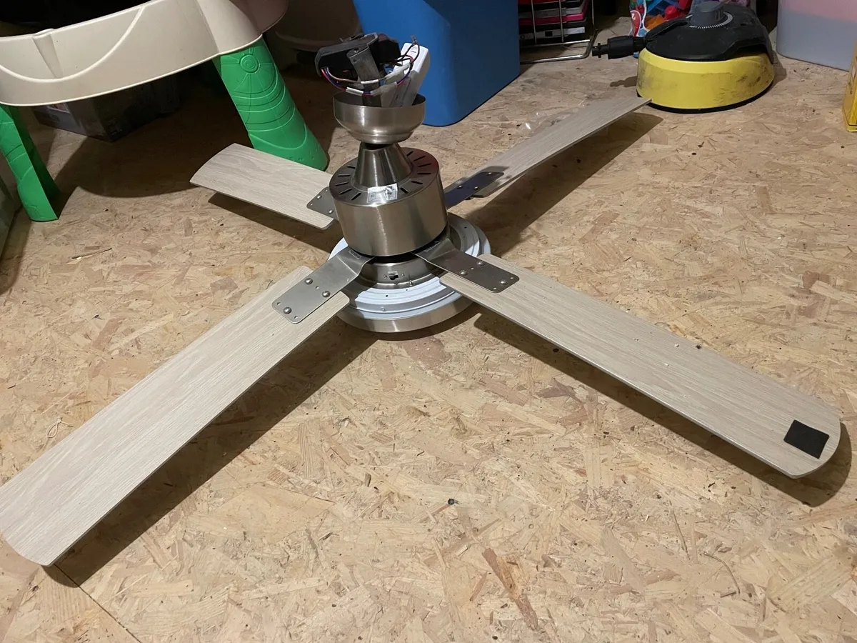 Ceiling fan with light (free to take) - Image 4