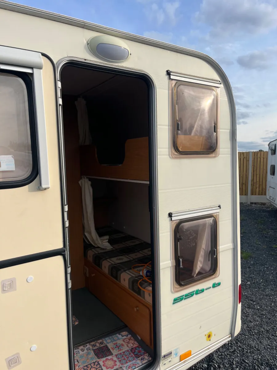 Avondale 6 Berth MINT Fixed Bunkbed Caravan - Image 4