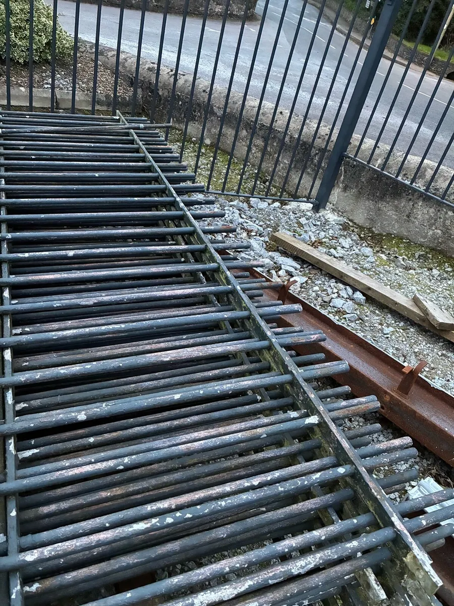 Railing - Image 2