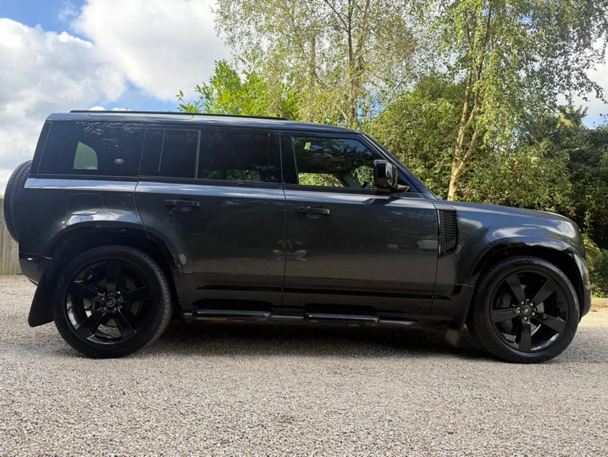 Land Rover Defender X-DYNAMIC HSE BLACK EDITION  * - Image 2