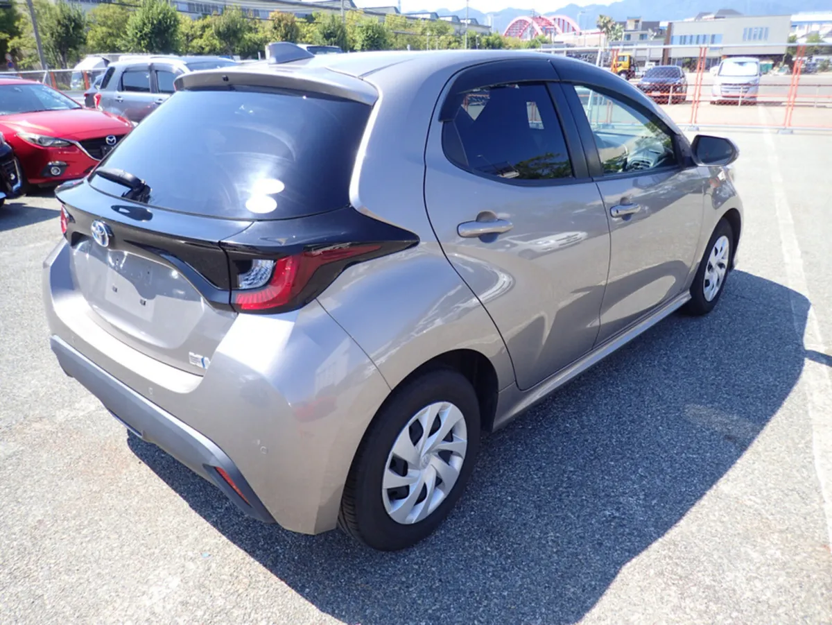 Toyota Yaris 1.5 PETROL HYBRID AUTOMATIC // FULL P - Image 4