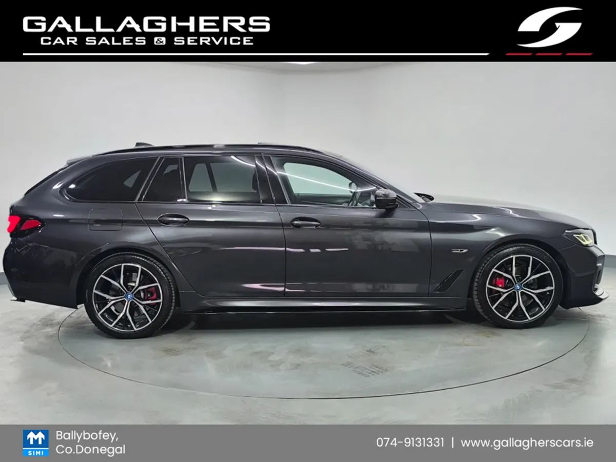 BMW 5-Series (222) TOURING XDRIVE M SPORT PRO AUTO - Image 4