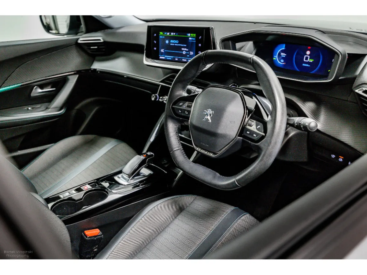 Peugeot 2008 E-Allure 50kWh Auto 136HP - Image 2