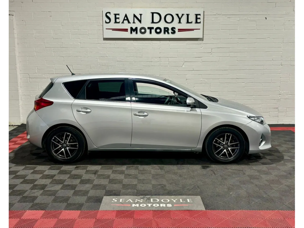Toyota Auris 1.4 D-4D SOL 4DR - Image 4