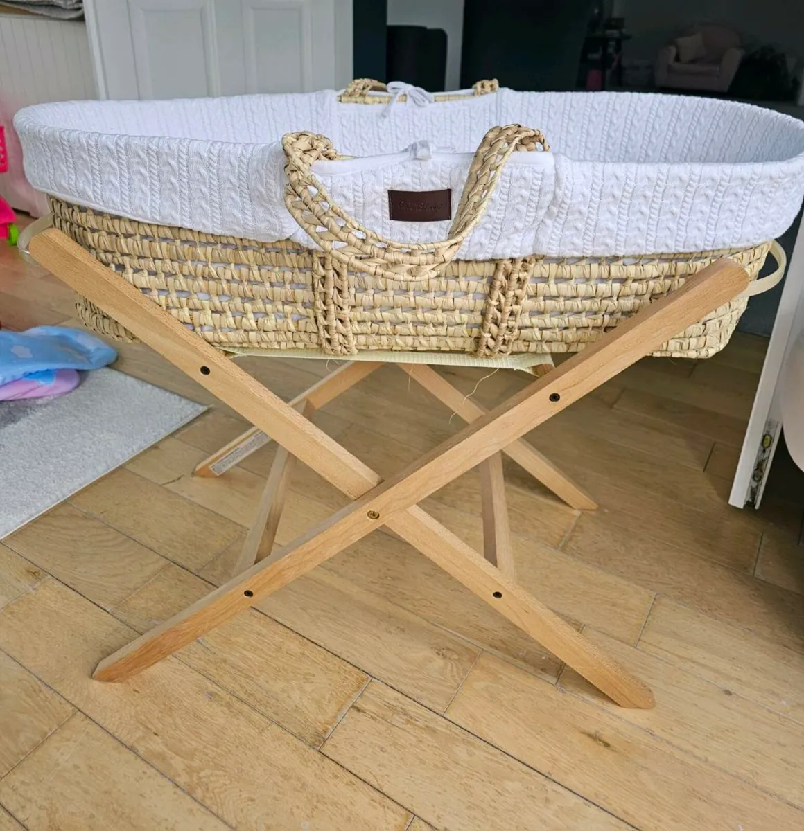 Moses basket and foldable stand - Image 2