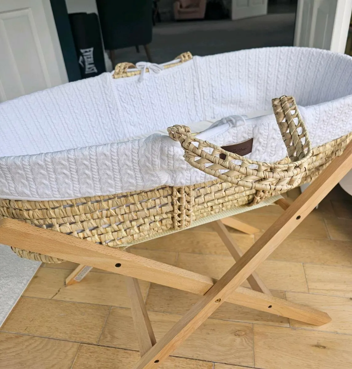 Moses basket and foldable stand - Image 1