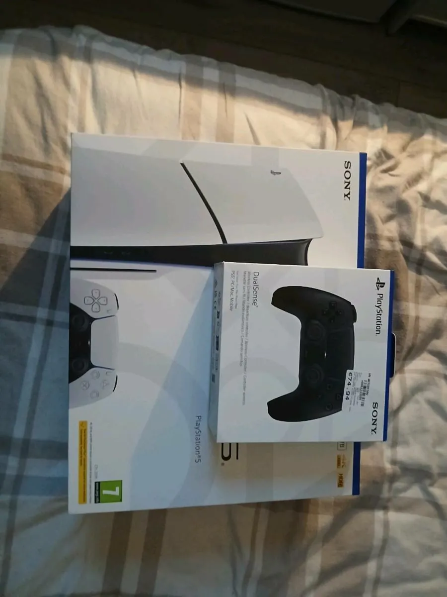 PLAYSTATION 5 SLIM DISC WIT 2 CONTROLLER BRAND NEW - Image 3