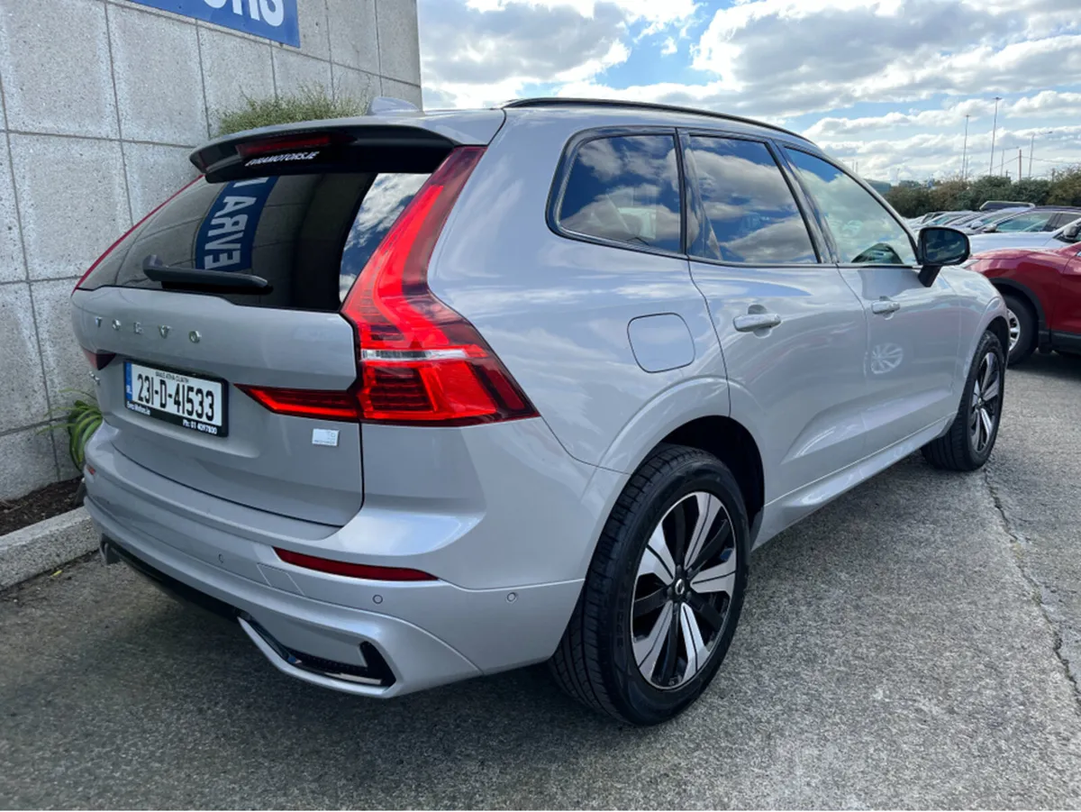 Volvo XC60 T6 PHEV PLUS DARK AWD 2.0 PETROL HYBRID - Image 4