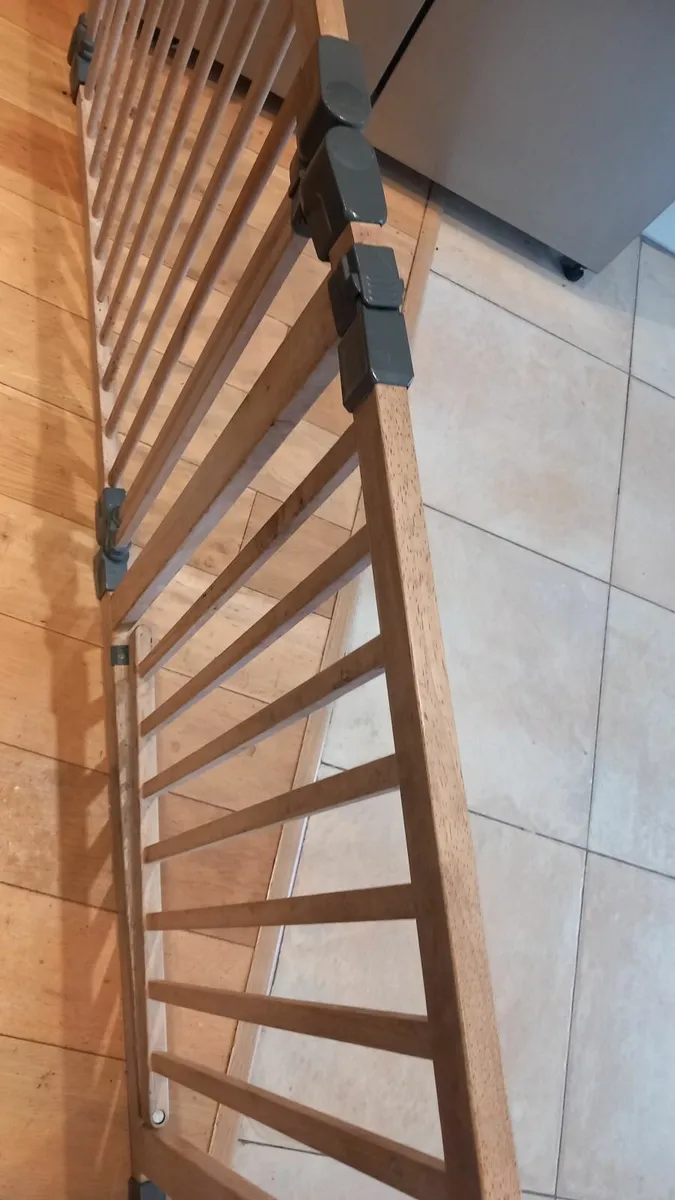 Child safety gate - Image 1